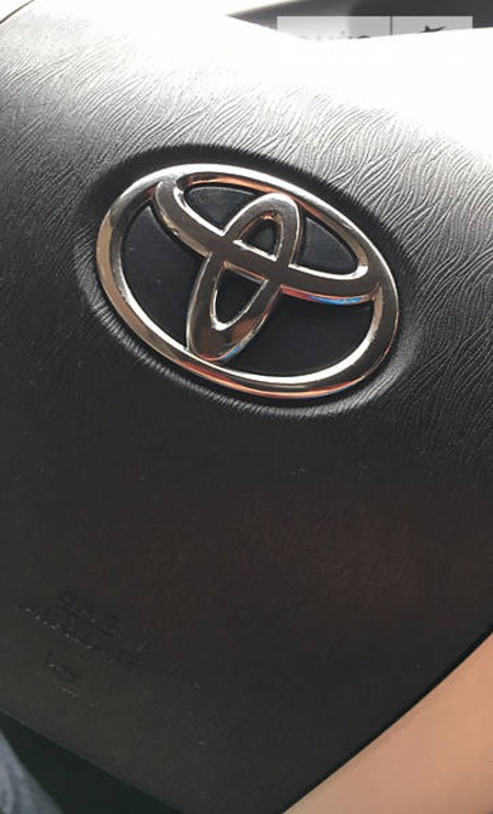 Toyota Prius 2014  випуску Луцьк з двигуном 1.8 л гібрид хэтчбек автомат за 12400 долл. 