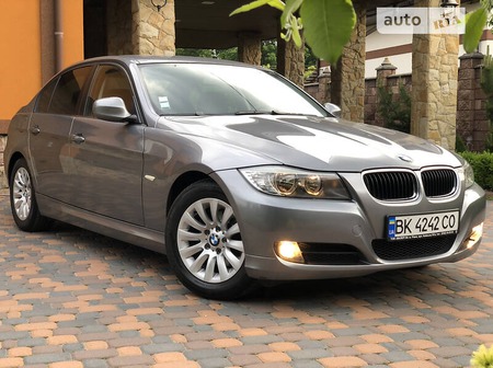 BMW 318 2009  випуску Рівне з двигуном 2 л бензин седан механіка за 9800 долл. 