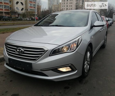 Hyundai Sonata 2016  випуску Київ з двигуном 2 л газ седан автомат за 9999 долл. 