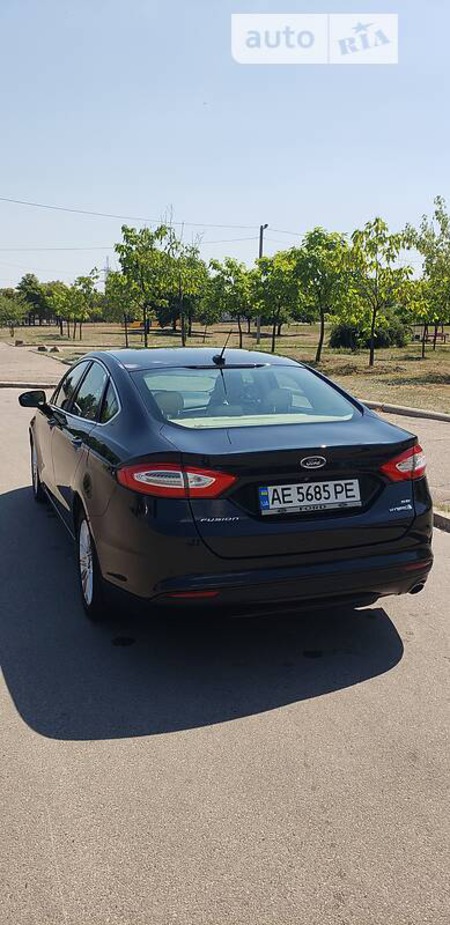 Ford Fusion 2014  випуску Дніпро з двигуном 2 л гібрид седан  за 12000 долл. 