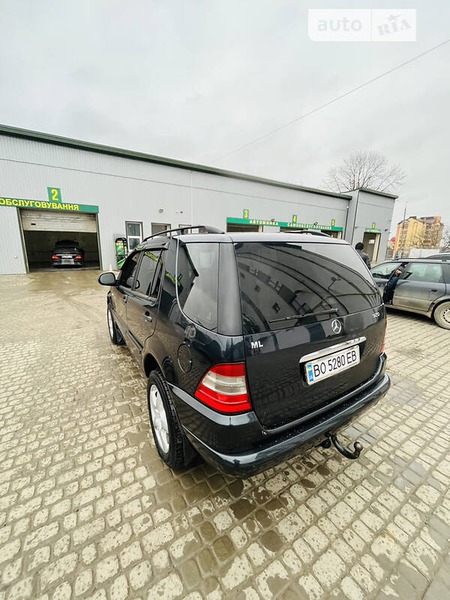 Mercedes-Benz ML 320 1999  випуску Тернопіль з двигуном 3.2 л  позашляховик автомат за 5800 долл. 