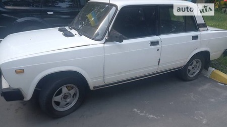 Lada 2105 1992  випуску Київ з двигуном 1.5 л бензин седан механіка за 800 долл. 