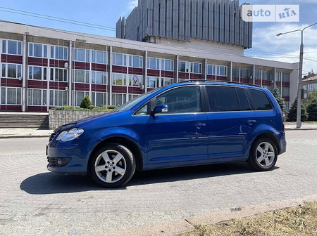 Volkswagen Touran 2009  випуску Запоріжжя з двигуном 1.4 л бензин мінівен механіка за 7600 долл. 