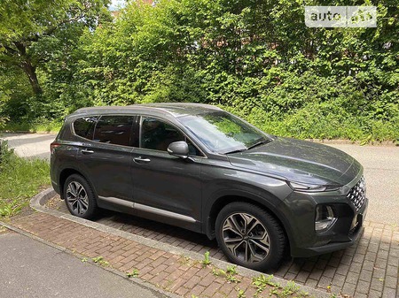 Hyundai Santa Fe 2020  випуску Київ з двигуном 2.2 л дизель позашляховик автомат за 35800 долл. 