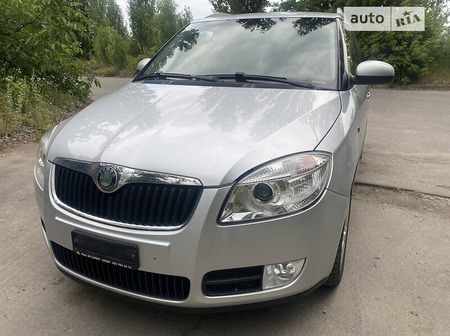 Skoda Fabia 2009  випуску Рівне з двигуном 1.6 л бензин універсал автомат за 6300 долл. 