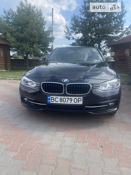 BMW 330 2018  випуску Львів з двигуном 2 л бензин седан автомат за 22600 долл. 