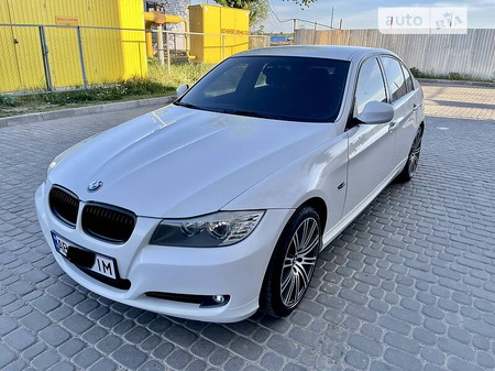 BMW 320 2010  випуску Вінниця з двигуном 2 л бензин седан механіка за 8800 долл. 