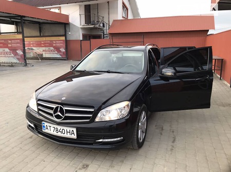 Mercedes-Benz C 220 2010  випуску Івано-Франківськ з двигуном 2.2 л дизель універсал механіка за 10700 долл. 