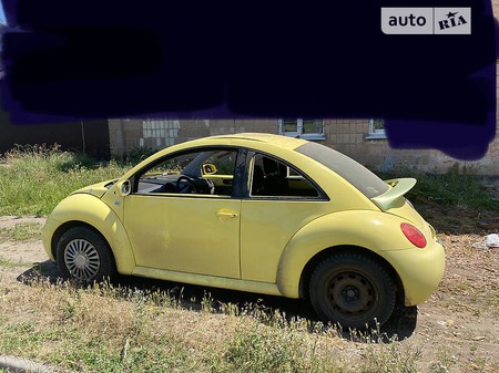 Volkswagen New Beetle 2000  випуску Харків з двигуном 2 л  купе автомат за 2200 долл. 