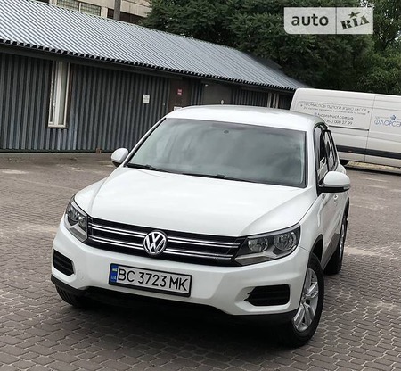 Volkswagen Tiguan 2014  випуску Львів з двигуном 2 л бензин позашляховик автомат за 13500 долл. 