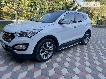 Hyundai Santa Fe 2014  випуску Чернівці з двигуном 2.2 л дизель позашляховик автомат за 21500 долл. 