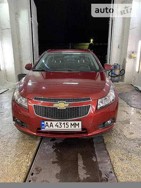 Chevrolet Cruze 2014  випуску Київ з двигуном 1.4 л бензин седан автомат за 8700 долл. 