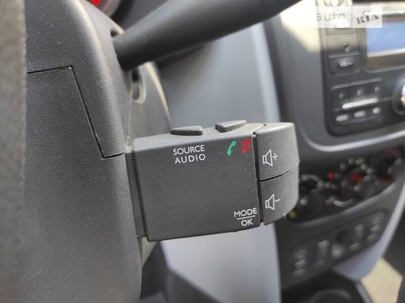 Dacia Sandero 2013  випуску Київ з двигуном 1.2 л бензин хэтчбек механіка за 5300 долл. 