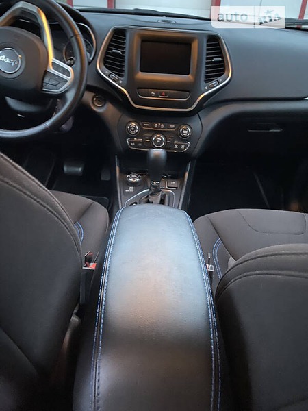 Jeep Cherokee 2019  випуску Миколаїв з двигуном 3.2 л бензин позашляховик автомат за 21700 долл. 