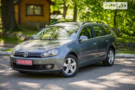 Volkswagen Golf 2012  випуску Львів з двигуном 2 л дизель універсал механіка за 10500 долл. 