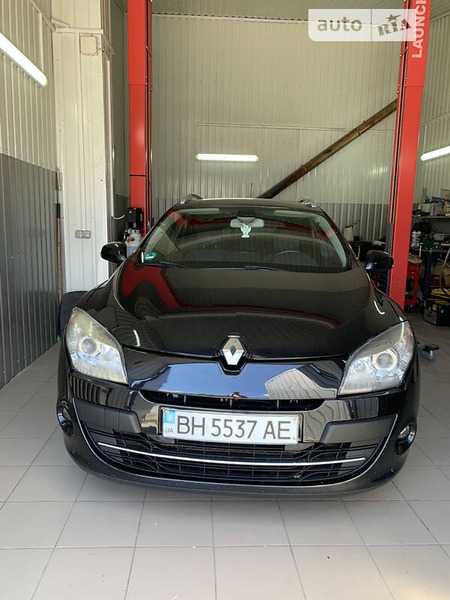 Renault Megane 2012  випуску Одеса з двигуном 2 л дизель універсал автомат за 9999 долл. 