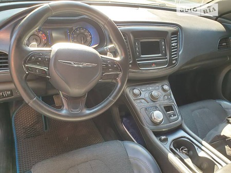 Chrysler 200 2015  випуску Тернопіль з двигуном 2.4 л бензин седан автомат за 9200 долл. 