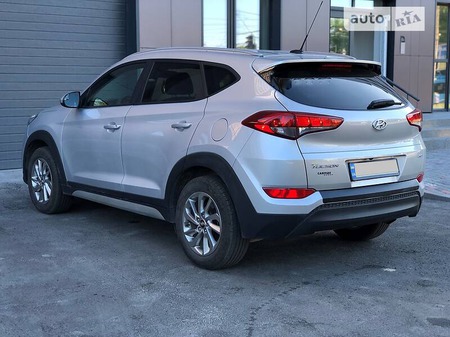 Hyundai Tucson 2017  випуску Дніпро з двигуном 2 л бензин позашляховик автомат за 17300 долл. 