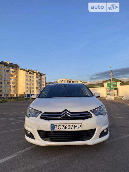 Citroen C4 2015  випуску Львів з двигуном 1.6 л дизель хэтчбек механіка за 10000 долл. 