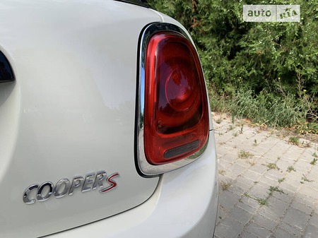 Mini Cooper 2015  випуску Одеса з двигуном 2 л бензин хэтчбек автомат за 12999 долл. 