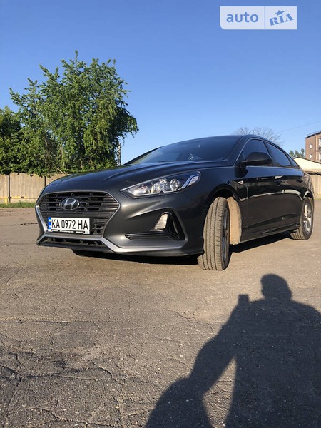 Hyundai Sonata 2018  випуску Київ з двигуном 2 л газ седан автомат за 14900 долл. 