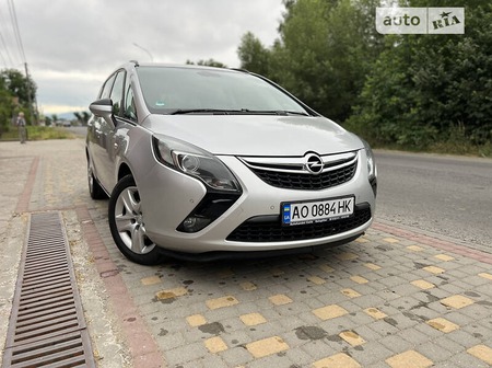 Opel Zafira Tourer 2012  випуску Ужгород з двигуном 2 л дизель мінівен механіка за 9500 долл. 