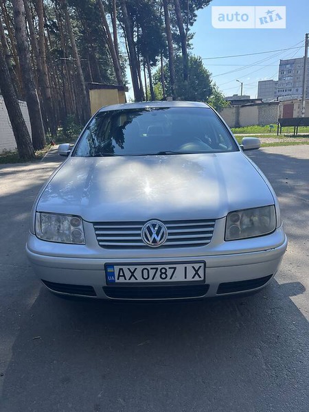 Volkswagen Bora 2004  випуску Харків з двигуном 1.6 л бензин седан автомат за 5000 долл. 