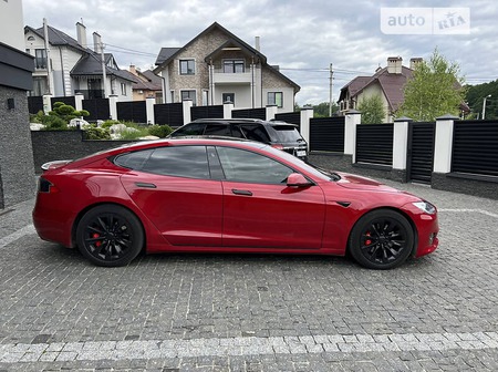 Tesla S 2017  випуску Львів з двигуном 0 л електро хэтчбек  за 52900 долл. 