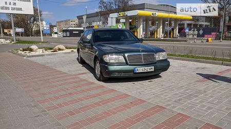 Mercedes-Benz S 400 1993  випуску Київ з двигуном 4.2 л  седан автомат за 3500 долл. 