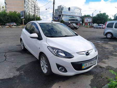 Mazda 2 2013  випуску Полтава з двигуном 1.5 л бензин хэтчбек автомат за 9000 долл. 