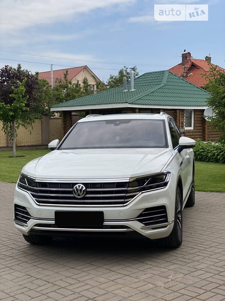 Volkswagen Touareg 2019  випуску Київ з двигуном 3 л дизель універсал автомат за 67000 долл. 