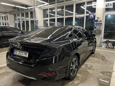Honda Civic 2019  випуску Львів з двигуном 2 л бензин седан автомат за 15500 долл. 