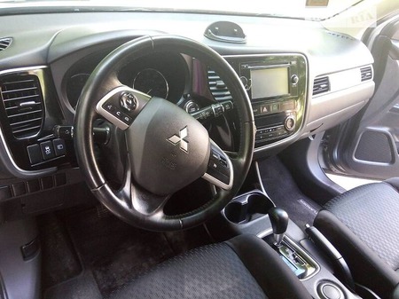 Mitsubishi Outlander 2013  випуску Луцьк з двигуном 2.4 л бензин позашляховик автомат за 11100 долл. 