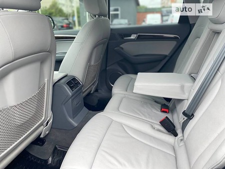 Audi Q5 2014  випуску Луцьк з двигуном 2 л бензин позашляховик автомат за 16300 долл. 