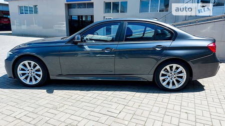 BMW 320 2017  випуску Одеса з двигуном 2 л бензин седан автомат за 21990 долл. 