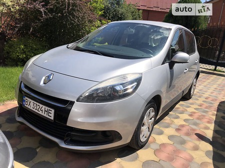 Renault Scenic 2012  випуску Хмельницький з двигуном 1.5 л дизель мінівен механіка за 7499 долл. 