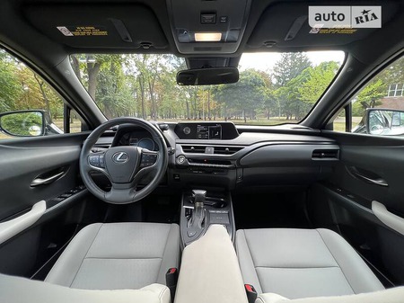 Lexus UX 200 2019  випуску Дніпро з двигуном 2 л бензин позашляховик автомат за 31000 долл. 