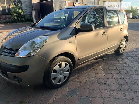 Nissan Note 2006  випуску Луцьк з двигуном 1.6 л бензин універсал механіка за 3900 долл. 