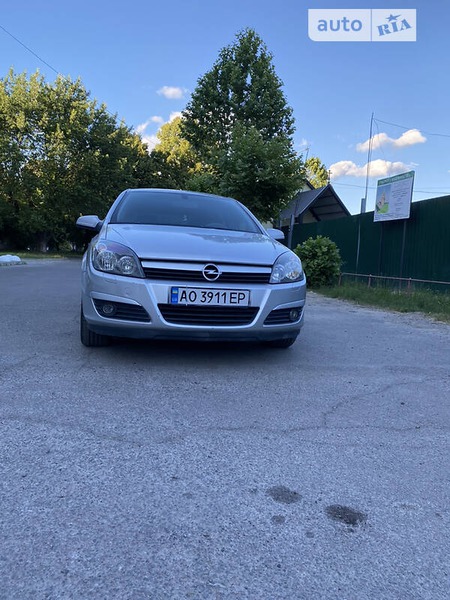 Opel Astra 2004  випуску Ужгород з двигуном 1.6 л бензин хэтчбек механіка за 4750 долл. 