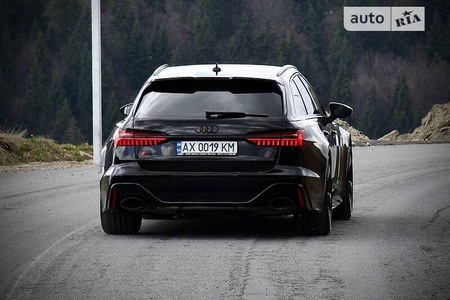 Audi RS6 2021  випуску Івано-Франківськ з двигуном 0 л бензин універсал автомат за 138888 долл. 