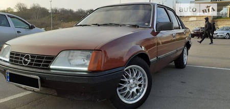 Opel Rekord 1983  випуску Ужгород з двигуном 1.8 л бензин седан механіка за 1298 долл. 
