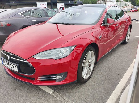 Tesla S 2014  випуску Рівне з двигуном 0 л електро хэтчбек автомат за 33800 долл. 