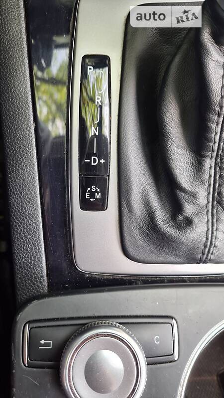 Mercedes-Benz GLK 220 2010  випуску Київ з двигуном 2.1 л дизель позашляховик автомат за 13700 долл. 