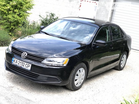 Volkswagen Jetta 2013  випуску Черкаси з двигуном 2 л  седан автомат за 7600 долл. 