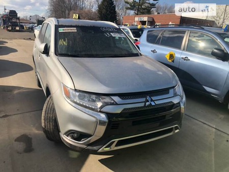 Mitsubishi Outlander 2020  випуску Київ з двигуном 2.4 л  позашляховик  за 18500 долл. 