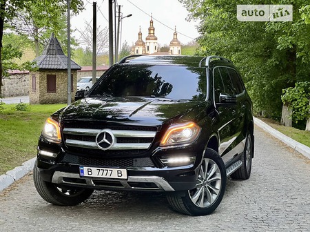 Mercedes-Benz GL 450 2014  випуску Чернівці з двигуном 4.7 л бензин позашляховик автомат за 33000 долл. 