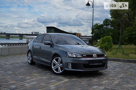 Volkswagen Jetta 2015  випуску Київ з двигуном 2 л бензин седан автомат за 14000 долл. 
