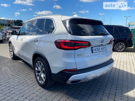 BMW X5 2020  випуску Львів з двигуном 3 л бензин позашляховик автомат за 65000 долл. 