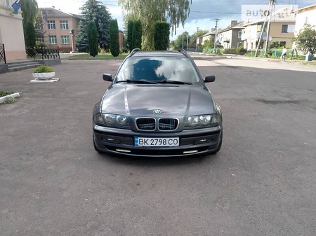 BMW 318 2001  випуску Луцьк з двигуном 1.9 л  універсал автомат за 3900 долл. 