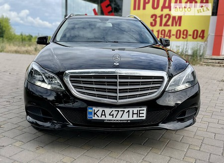 Mercedes-Benz E 220 2016  випуску Київ з двигуном 2.1 л дизель універсал автомат за 17900 долл. 